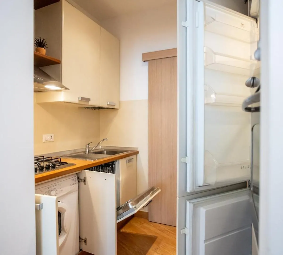 Centrale-Duomo 10Min - Studio 40M2 - Metro 1Min Milan Apartment